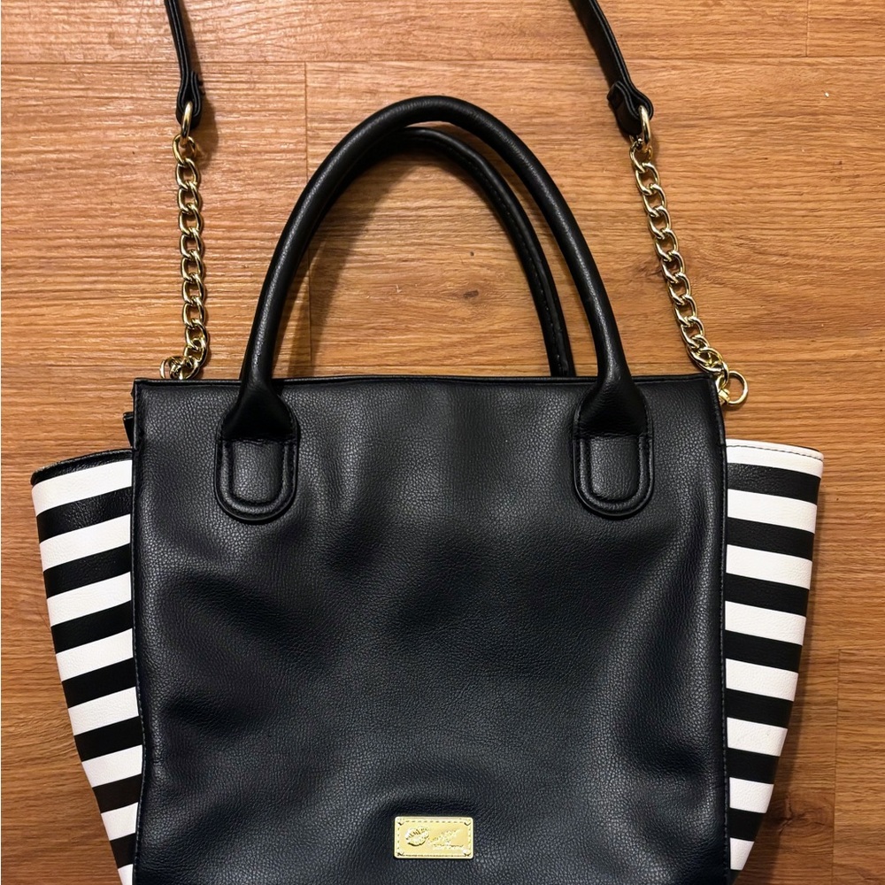 Luv By Betsey Johnson NWOT Cute Cat Face Black/White Striped Sides Satchel - Picture 5 of 10